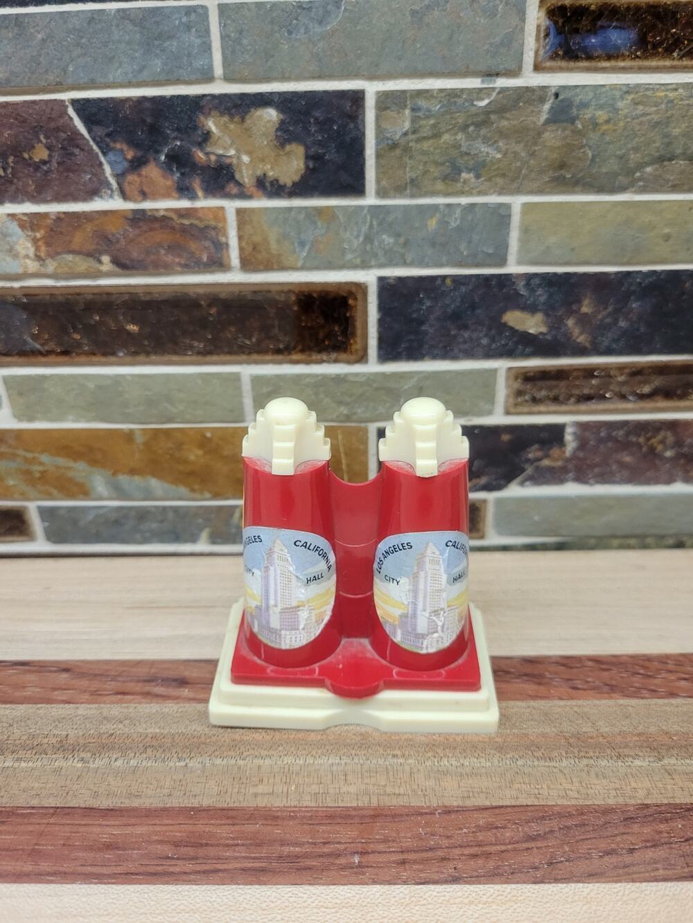 Vtg 1940s Art Deco Plastic Skyscraper Salt Pepper Shakers Los Angeles Souvenir
